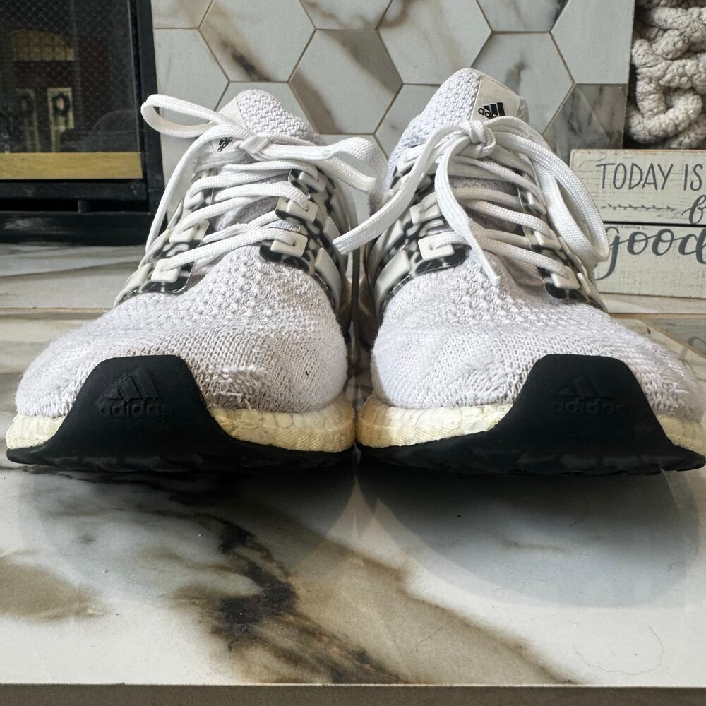Adidas Women’s Ultraboost 5.0 DNA Cloud White Core Black Running Shoes Size 9 - Picture 3 of 10